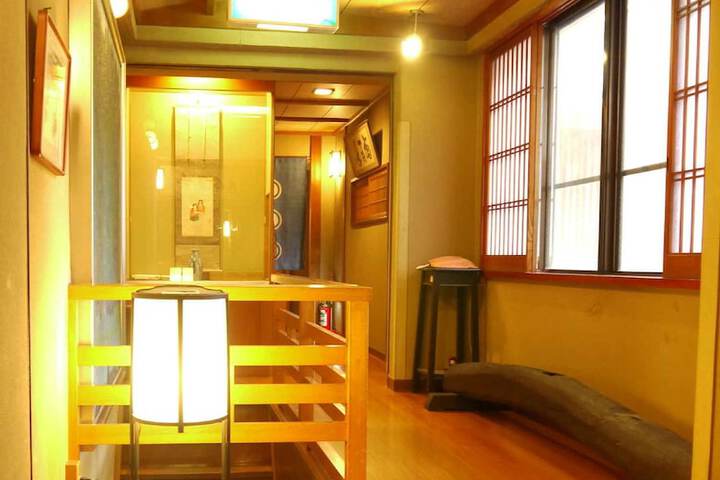 Ballroom/Hall 12 of 16