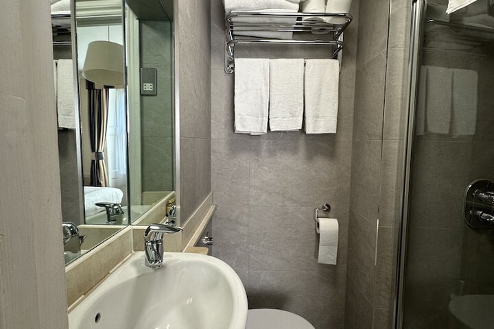 Room 34 of 43