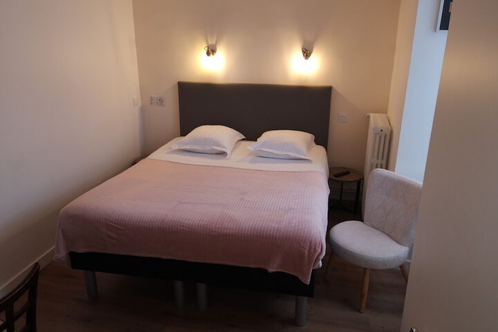Room 9 of 48