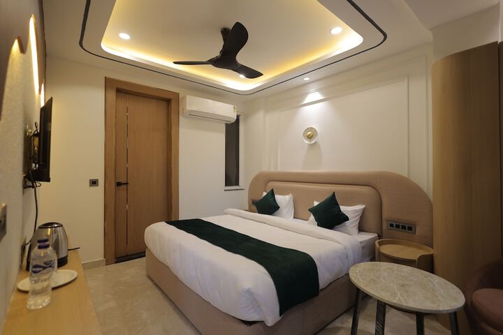 Room 36 of 83