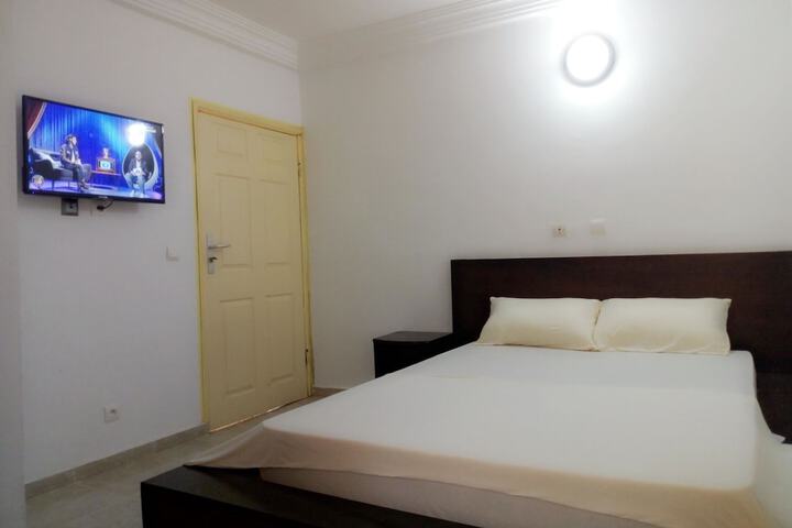Room 6 of 32