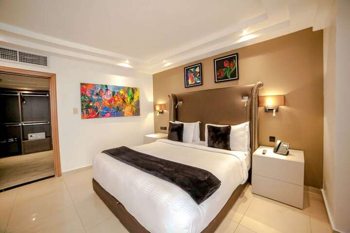Room 19 of 82