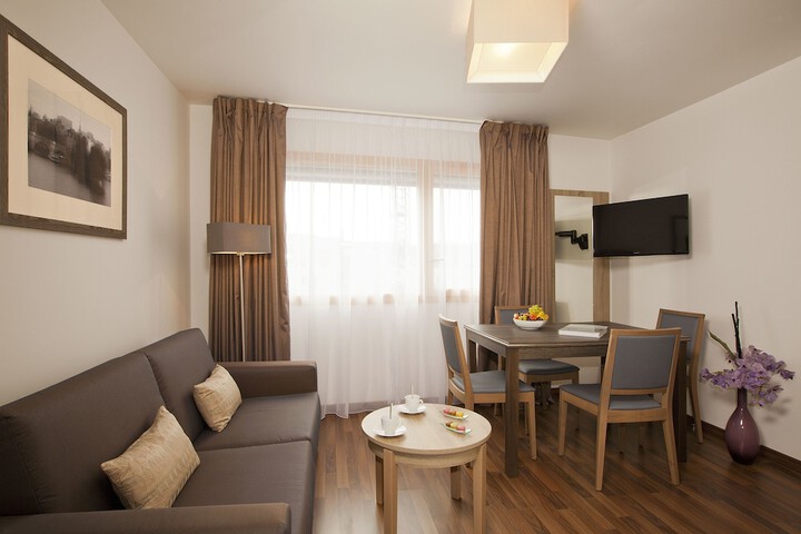Room 12 of 24