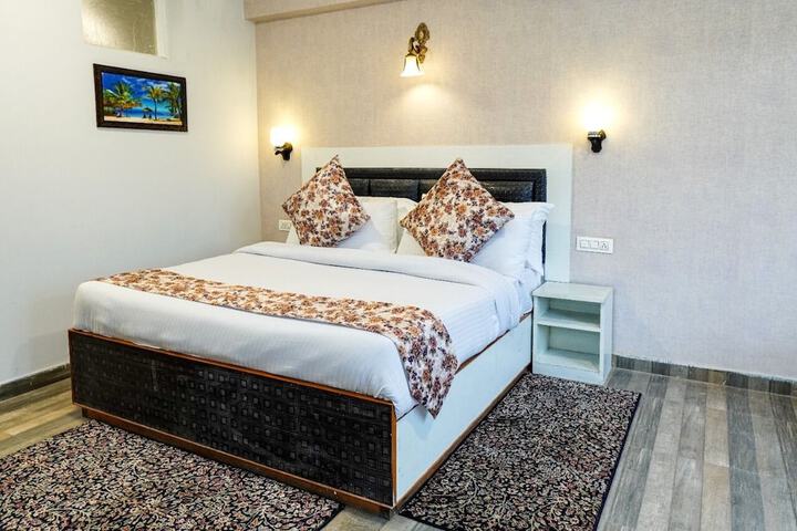 Room 5 of 7