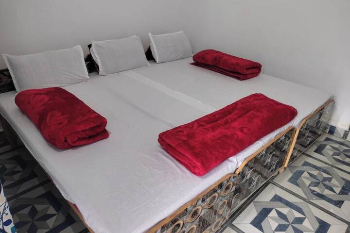 Room 6 of 17