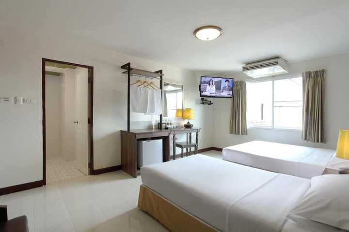 Room 19 of 98