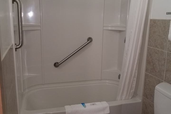 2 Queen Beds (12 of 12)