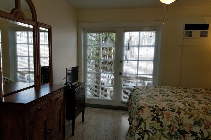 Room 33 of 218