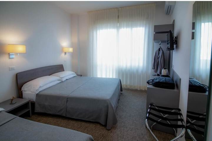 Room 21 of 39