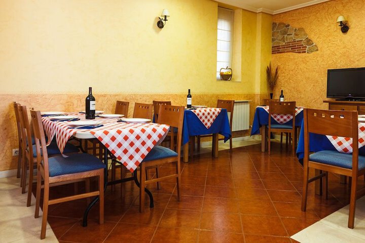 Dining 28 of 36