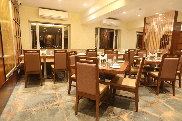 Dining 33 of 71