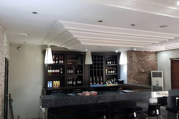 Lounge 13 of 20