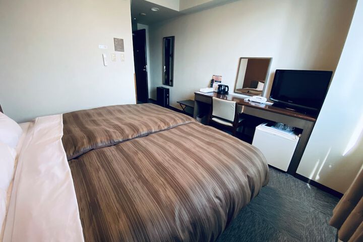 Room 9 of 33