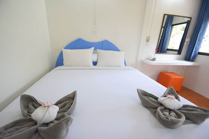 Room 8 of 127