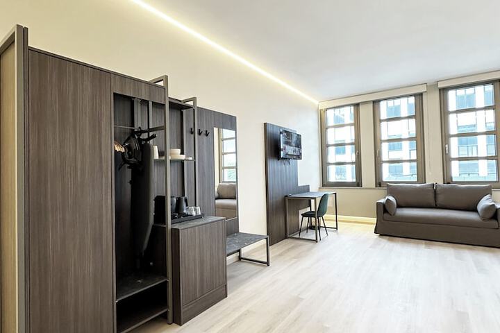 Room 42 of 75