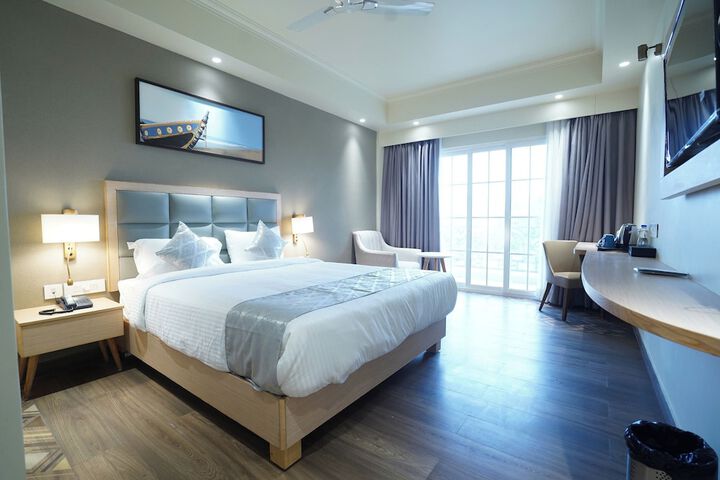 Room 17 of 38