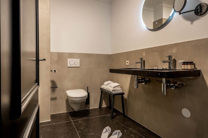 Room 205 of 252