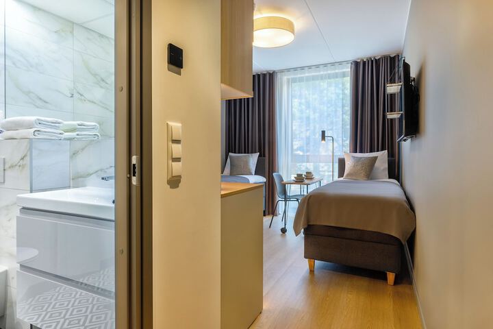 Room 16 of 39