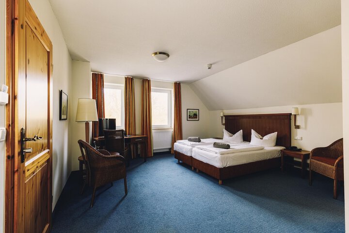 Room 6 of 34