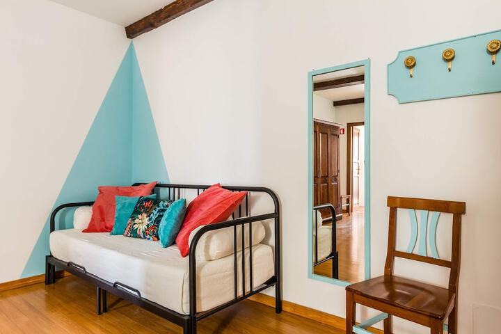 Room 28 of 134