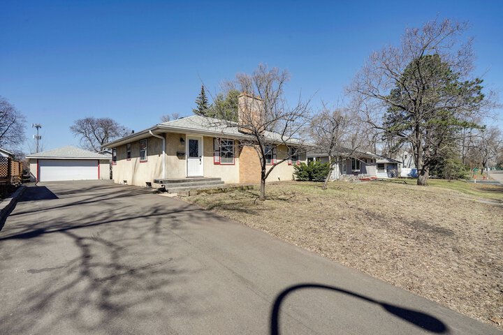 Inviting Minneapolis Vacation Rental w / Game Room!