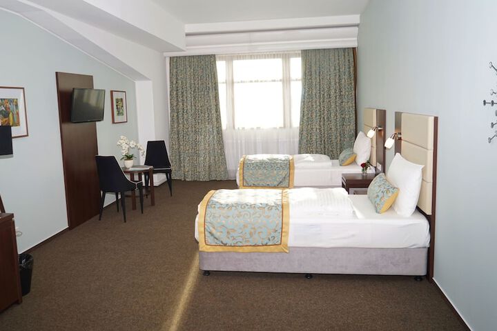 Room 7 of 29