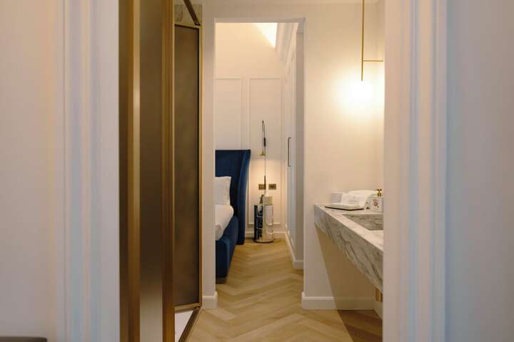 Room 14 of 24