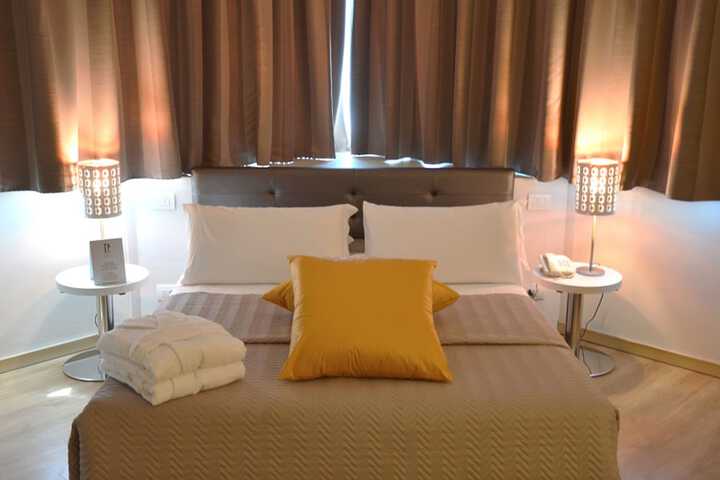 Room 13 of 76