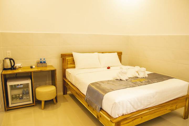 Room 4 of 33