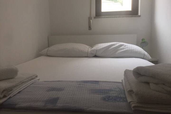 Room 11 of 33