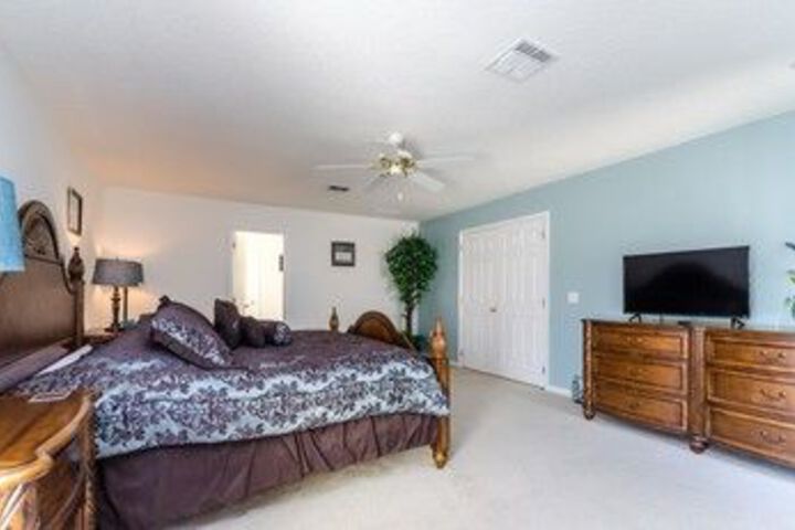 Room 10 of 27