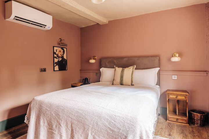Room 6 of 160