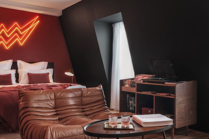 Room 34 of 103