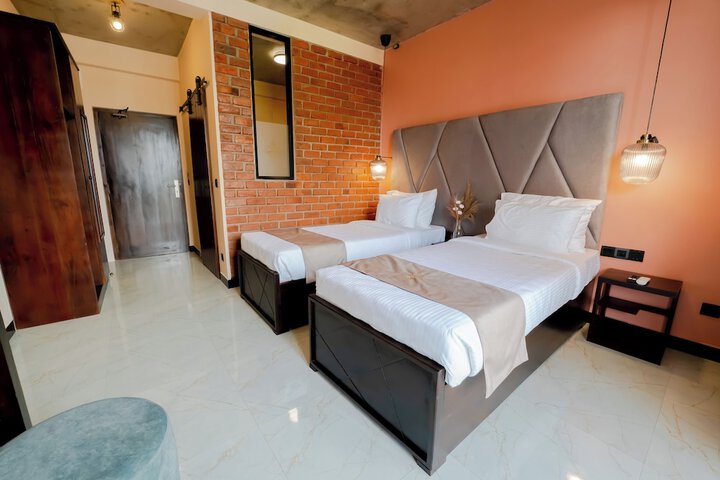 Room 9 of 65