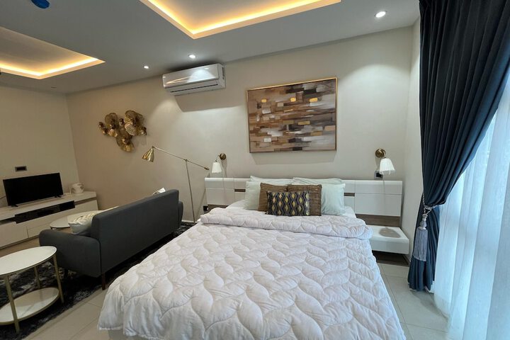Room 3 of 34