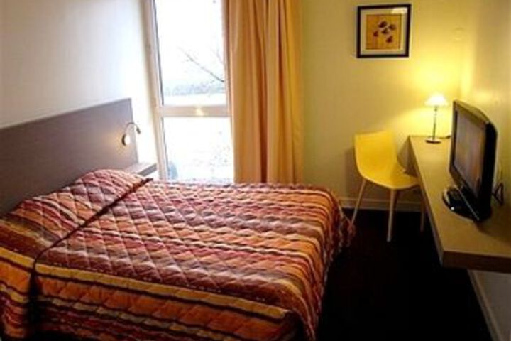 Hotel Suite Photo