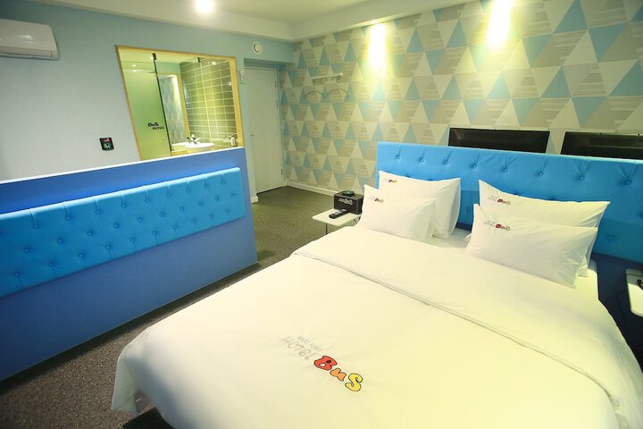 Room 19 of 40