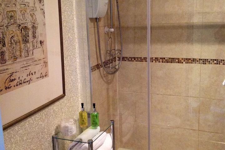 Room 14 of 22