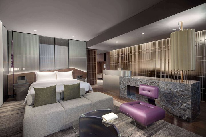 Room 6 of 18