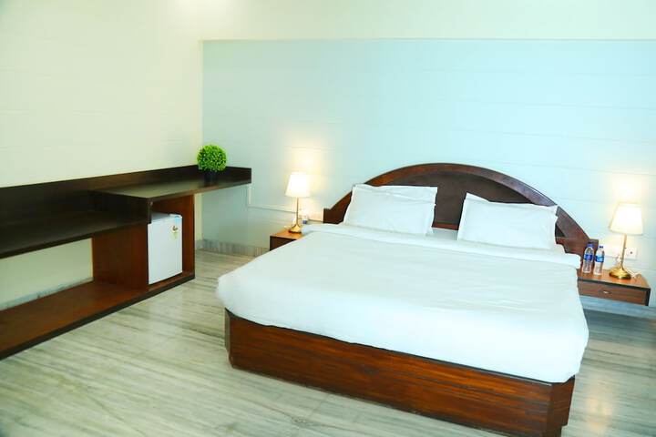 Room 6 of 24