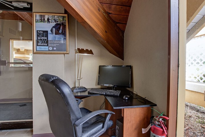 Concierge desk