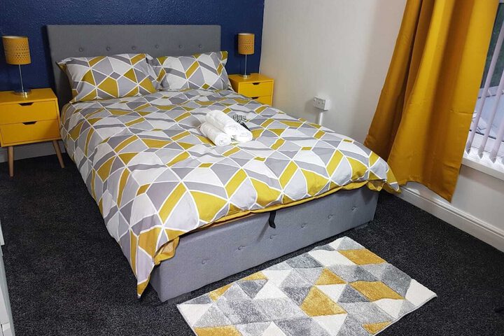 Room 4 of 16