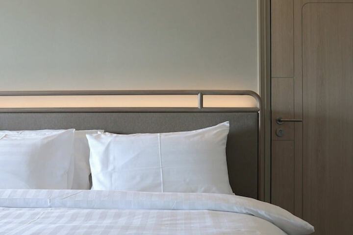 Room 36 of 212