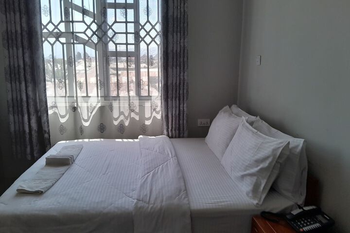 Room 25 of 74