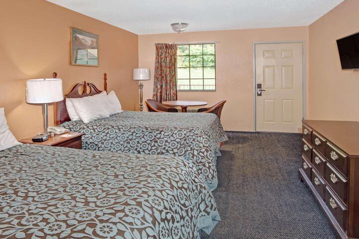 2 Double Beds (7 of 15)