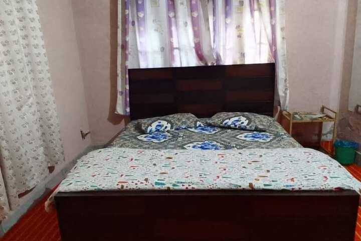 Room 9 of 13