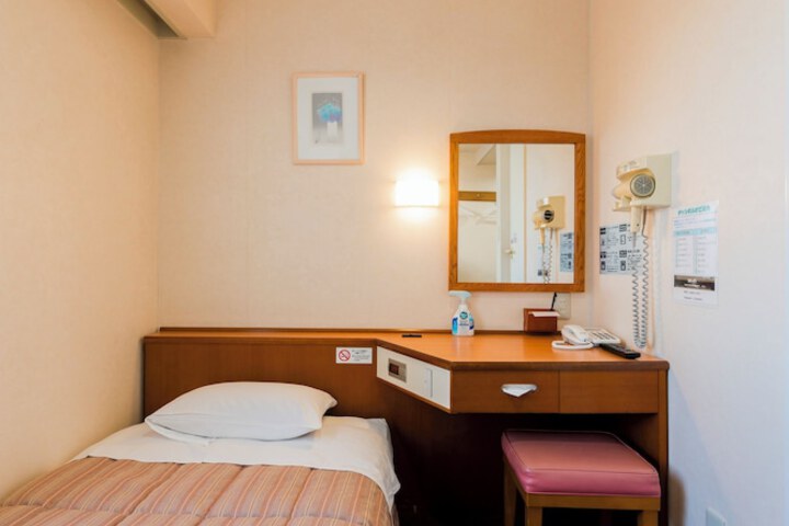 Room 6 of 10
