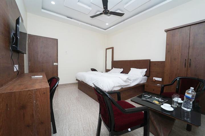 Room 17 of 34