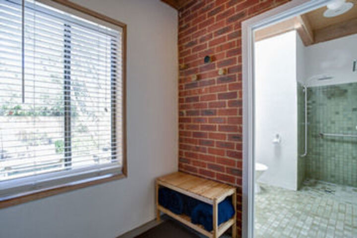 Room 2 of 32