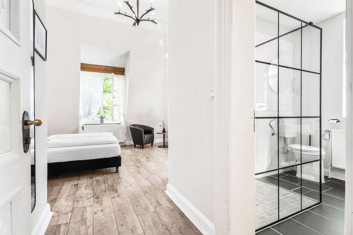 Room 16 of 79